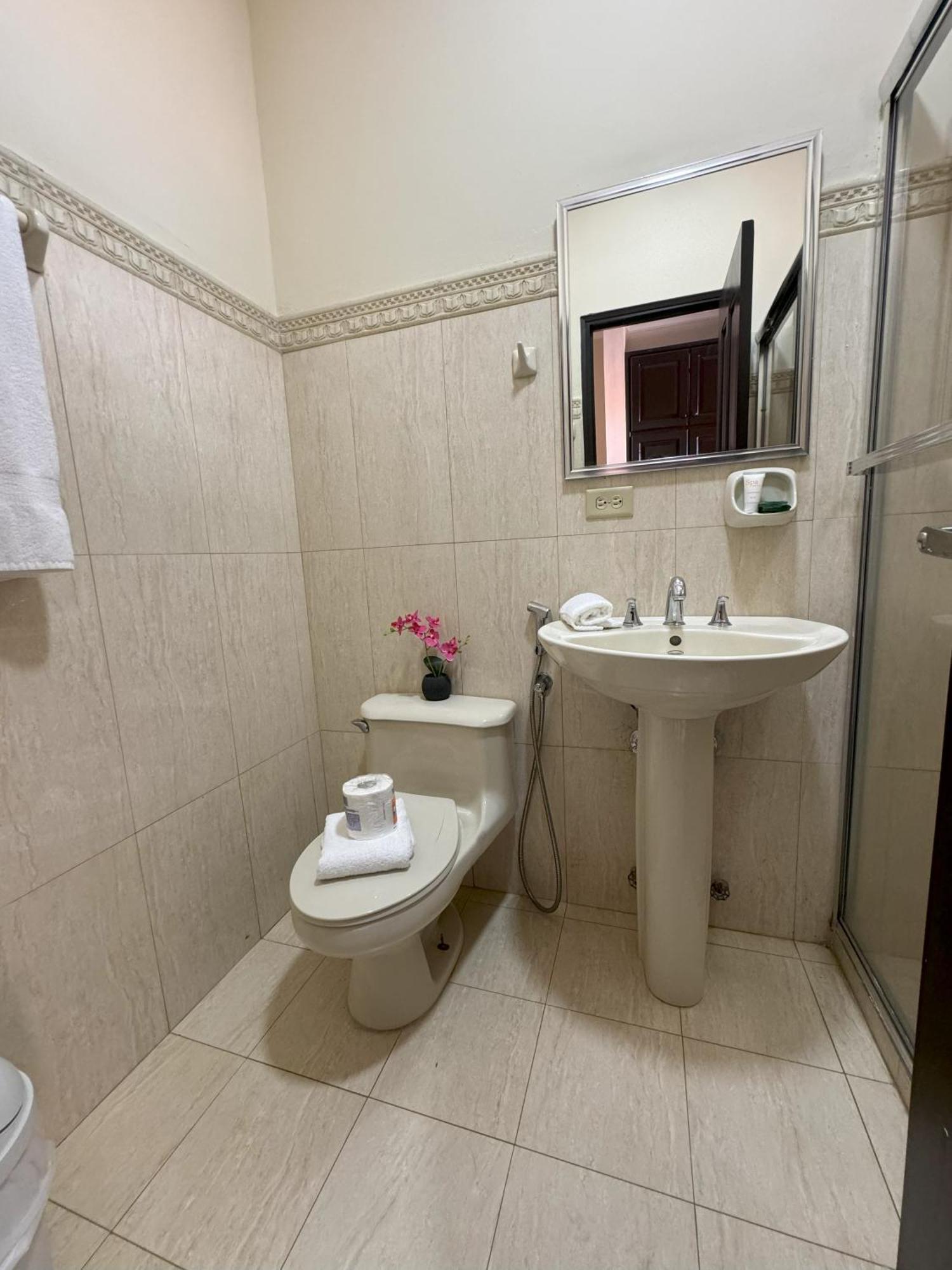 Hotel Galeria Сантьяго Экстерьер фото
